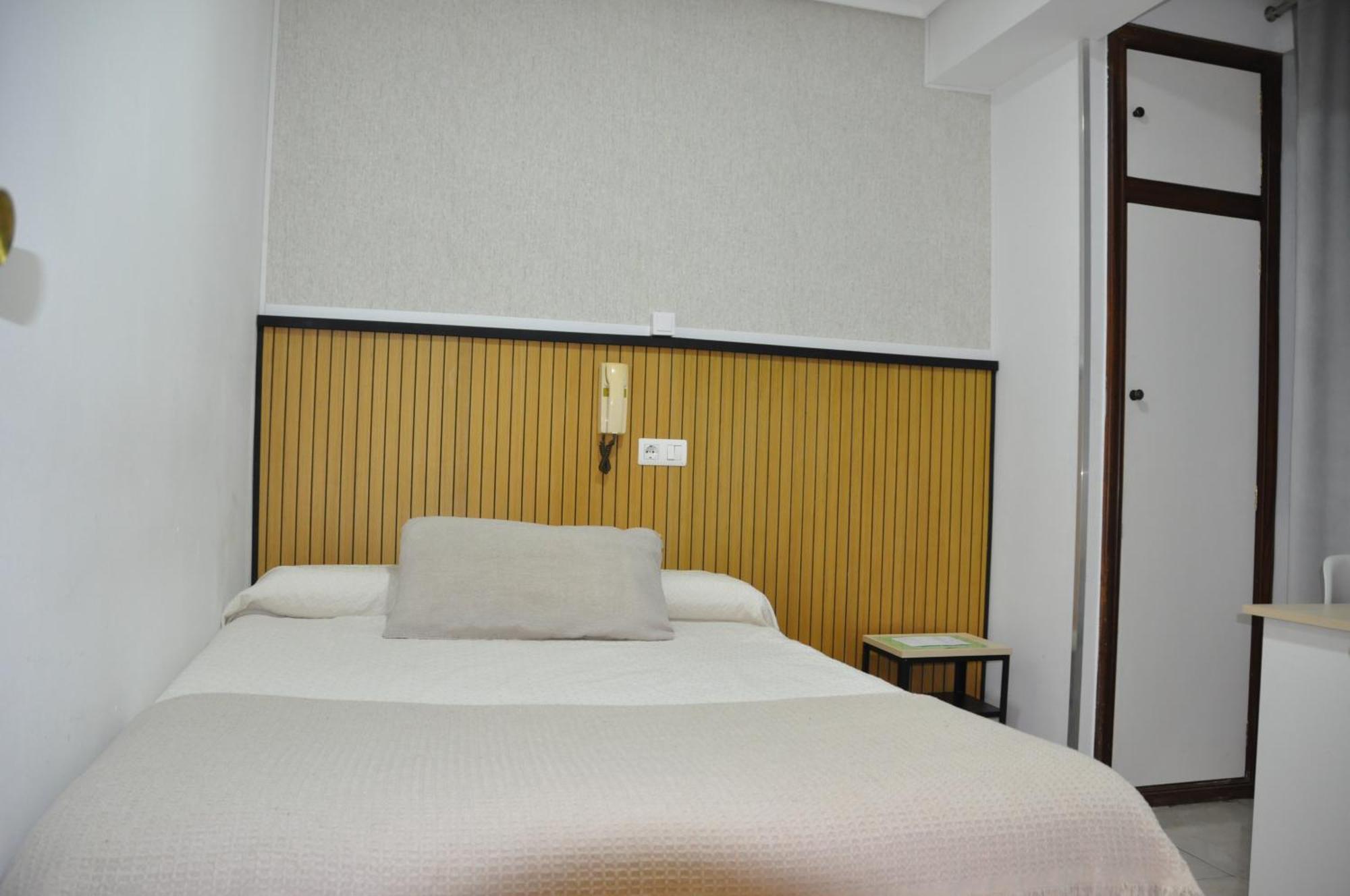 Quarto Individual com Casa de Banho Privativa