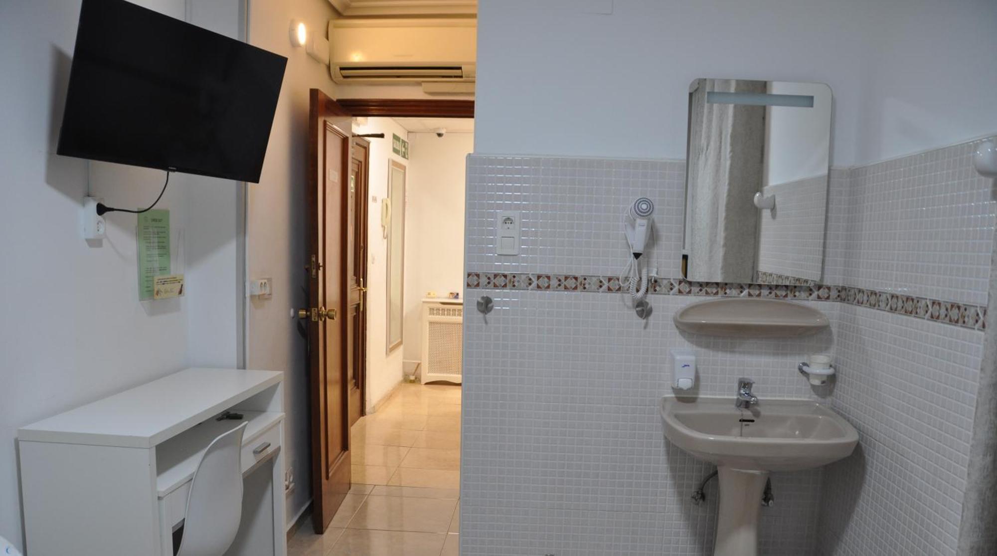 Quarto Twin com Casa de Banho Partilhada