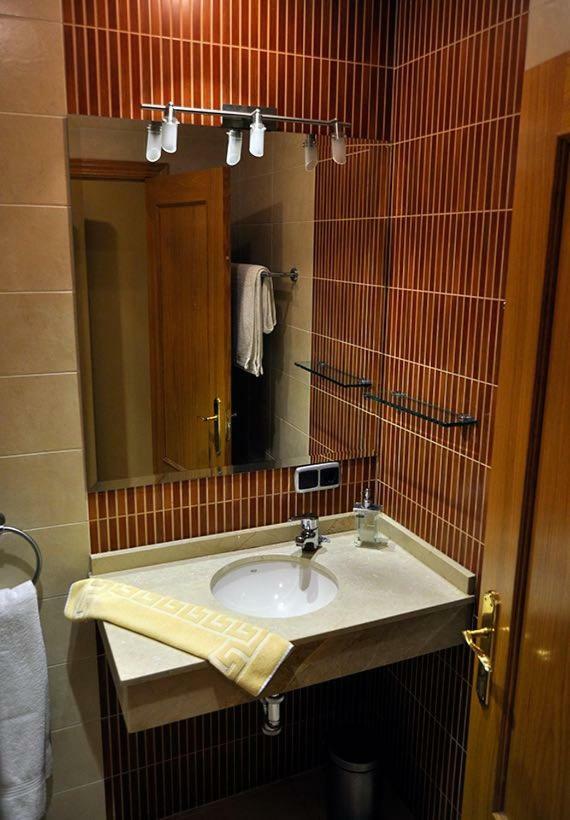 Quarto Deluxe (2 Adultos + 1 Criança)